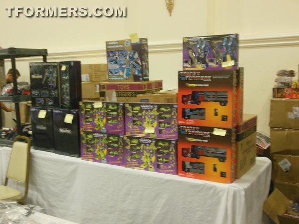 BotCon 2013   The Transformers Convention Dealer Room Image Gallery   OVER 500 Images  (185 of 582)